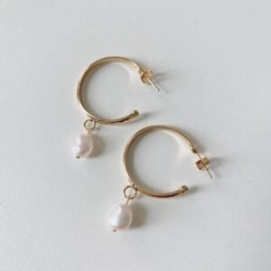 Argola dourada com Pérola natural