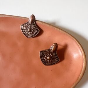 Mini brinco em metal rosê